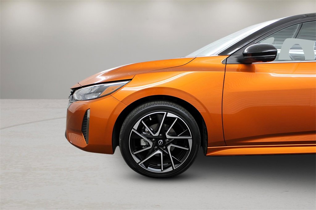 Used 2025 Nissan Sentra SR w/ SR Premium Package image 11