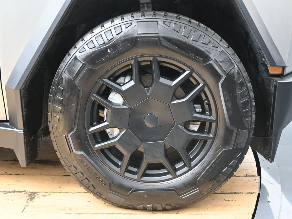 Used 2024 Tesla Cybertruck AWD Crew Cab image 13