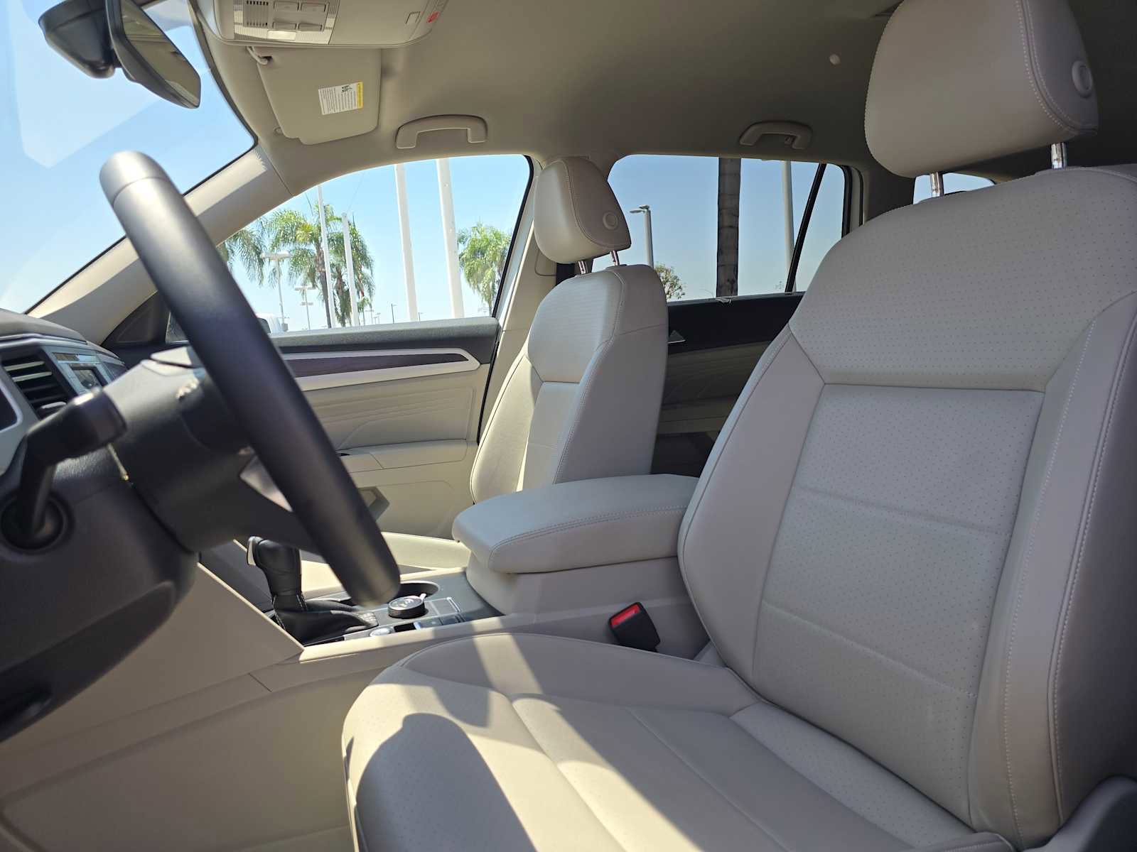 Used 2023 Volkswagen Atlas SE image 23