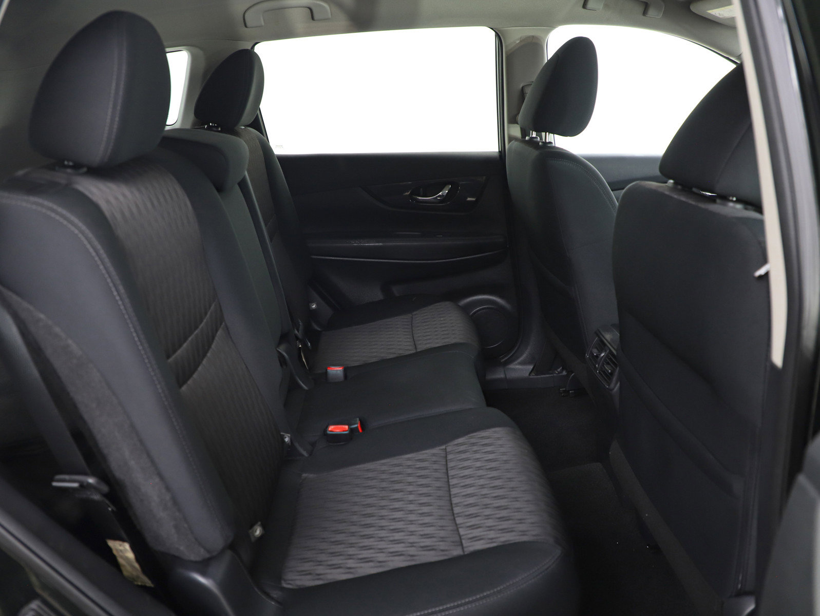 Used 2018 Nissan Rogue SV w/ Premium Package image 12