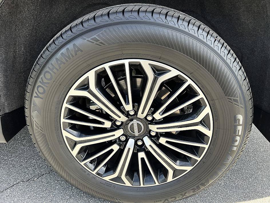 Certified 2025 Nissan Armada Platinum AWD/4WD image 10
