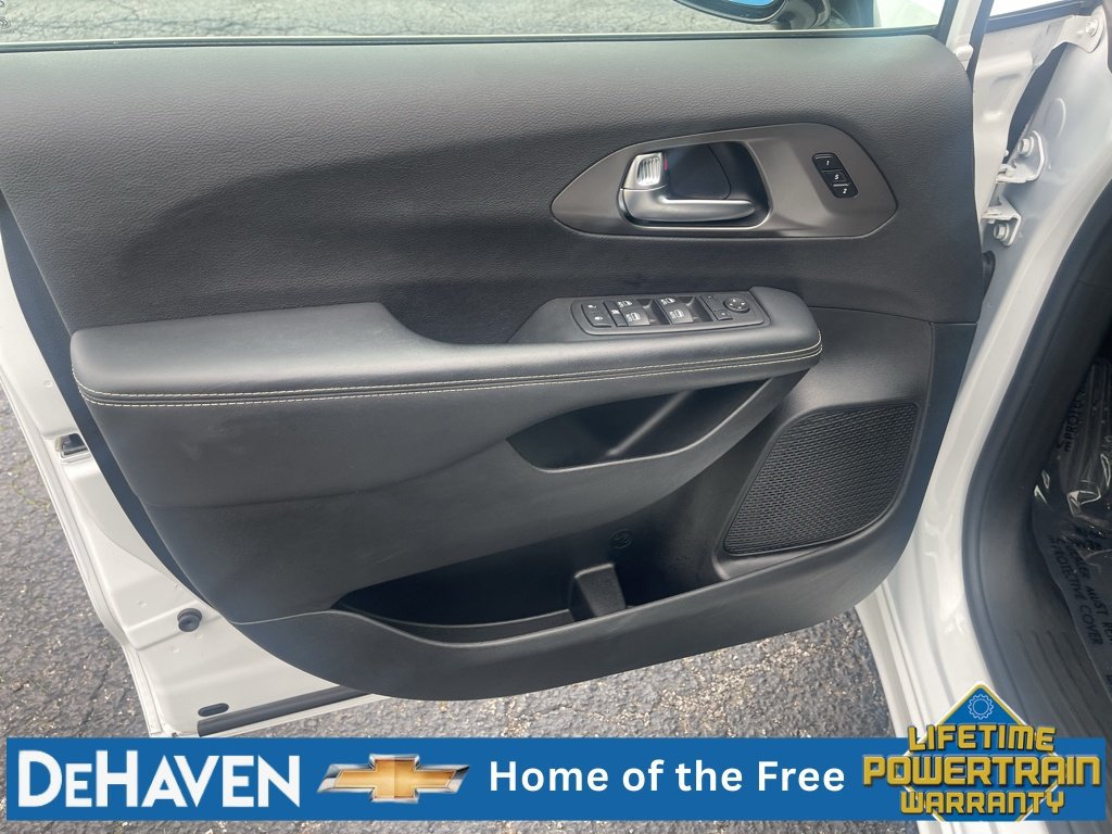 Used 2025 Chrysler Pacifica Select FWD image 22