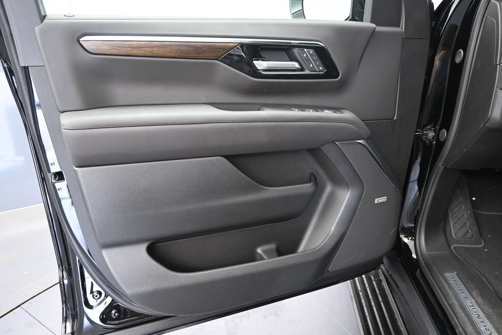 New 2026 Chevrolet Suburban High Country AWD/4WD image 16