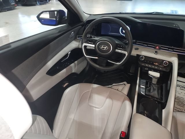 Used 2024 Hyundai Elantra Limited FWD image 15