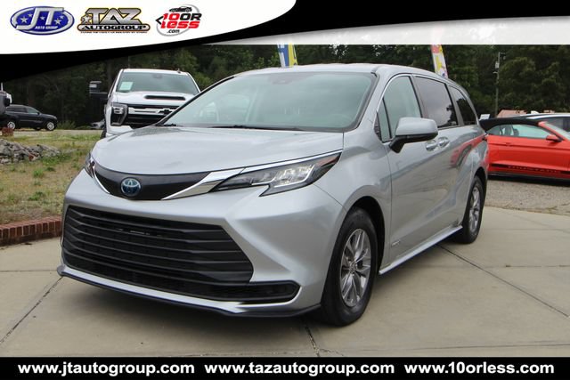 Used 2021 Toyota Sienna LE FWD image 3