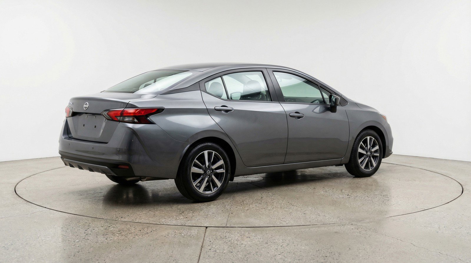 Used 2025 Nissan Versa SV image 9