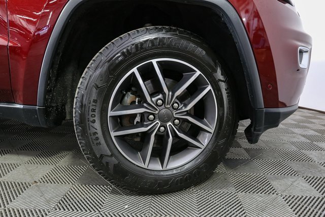 Used 2020 Jeep Grand Cherokee Limited w/ Luxury Group II image 16