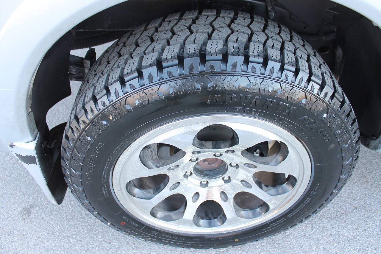 Used 2010 Nissan Titan LE w/ Technology Pkg RWD image 12
