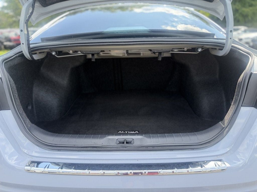Used 2023 Nissan Altima 2.5 SR AWD/4WD image 5