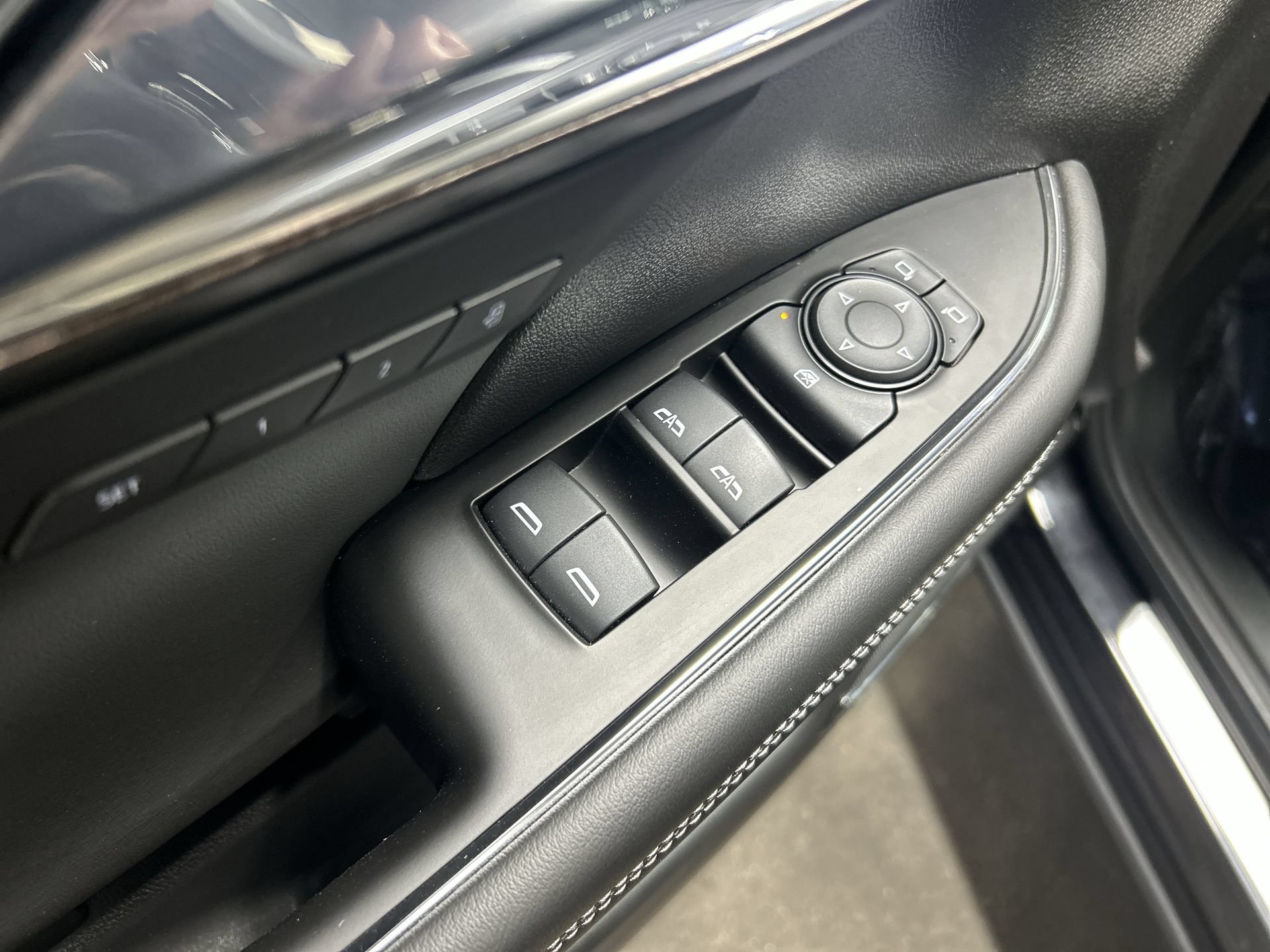 Certified 2023 Buick Envision Avenir AWD/4WD image 25