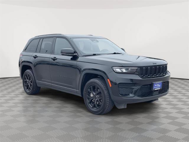 Used 2024 Jeep Grand Cherokee Altitude AWD/4WD image 5