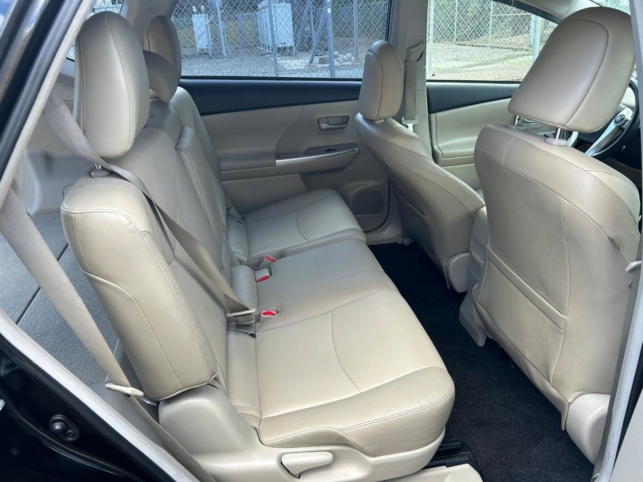 Used 2014 Toyota Prius V Five image 15