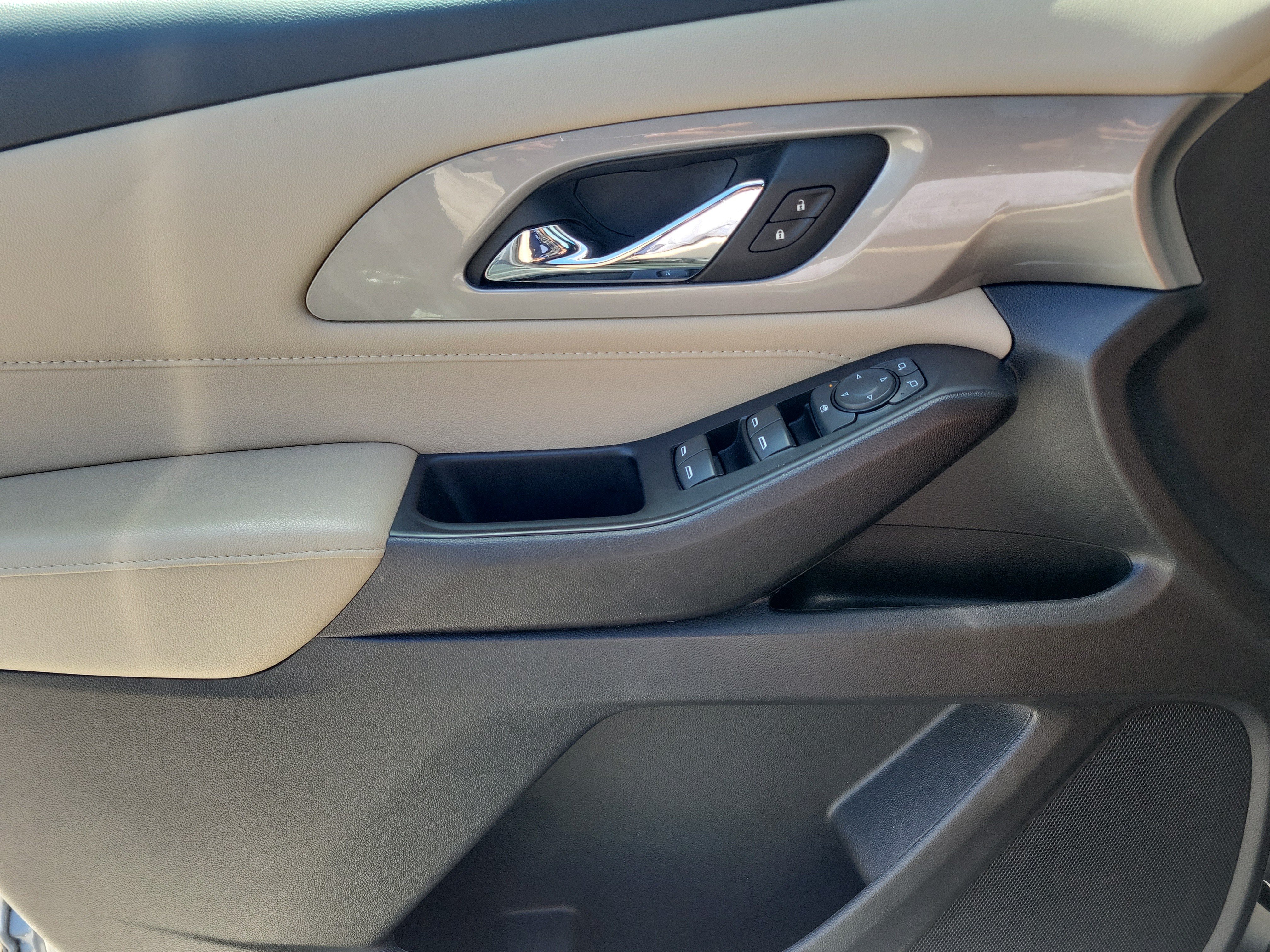 Used 2023 Chevrolet Traverse LS FWD image 29