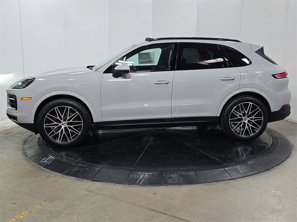 Certified 2025 Porsche Cayenne image 2