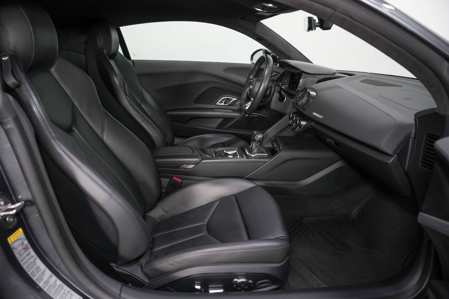 Used 2018 Audi R8 V10 w/ Premium Package RWD image 25