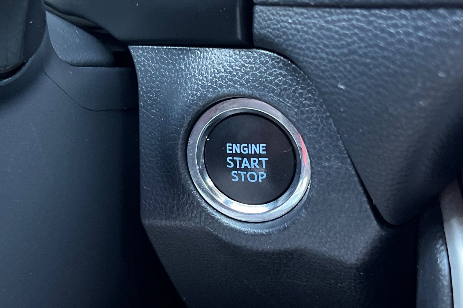 Used 2020 Toyota RAV4 XLE image 23