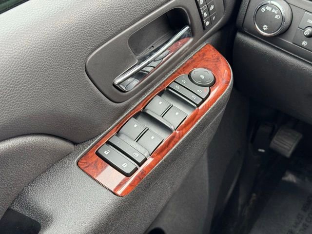 Used 2013 Chevrolet Avalanche LTZ AWD/4WD image 30