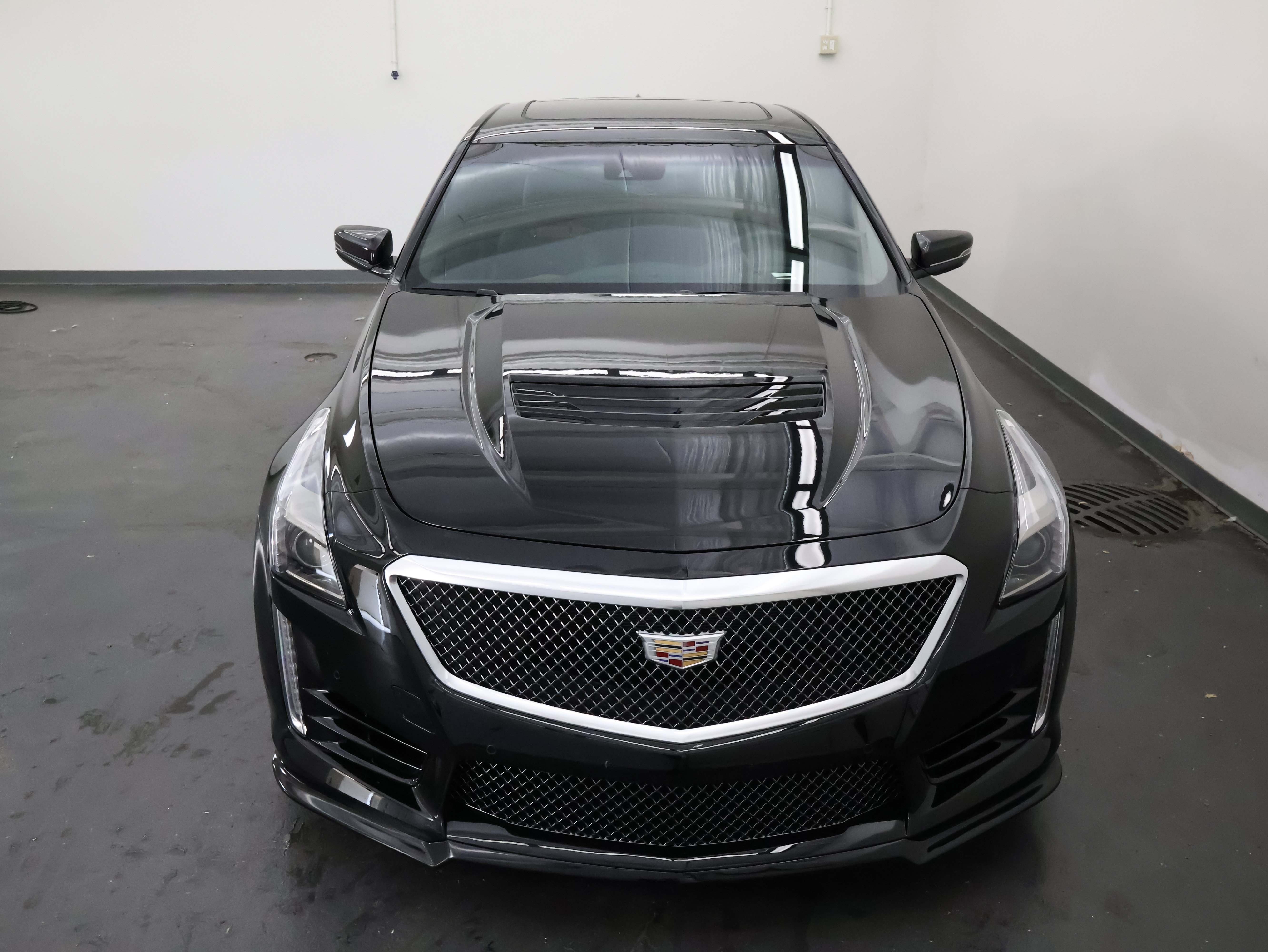 Used 2019 Cadillac CTS V w/ Luxury Package RWD image 9