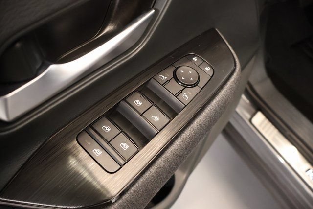 Used 2025 Nissan Kicks SV w/ Illumination Package FWD image 11