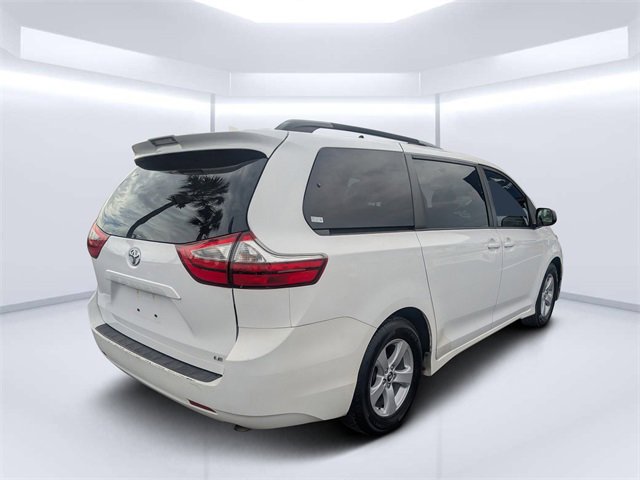 Used 2019 Toyota Sienna LE image 4