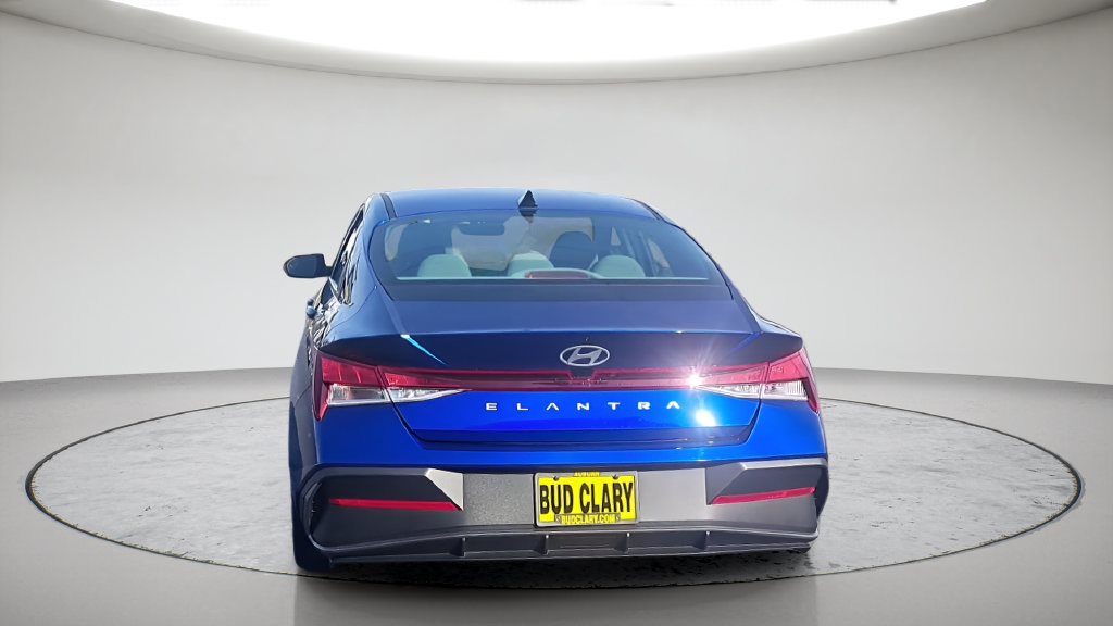 Used 2024 Hyundai Elantra SEL FWD image 8