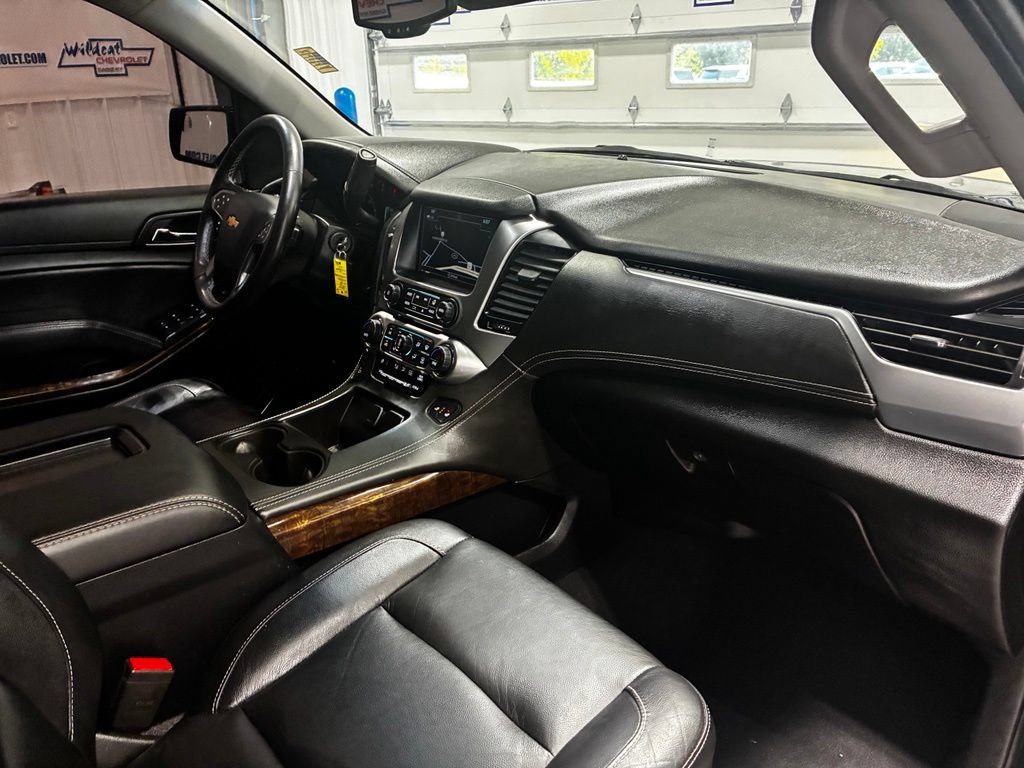 Used 2020 Chevrolet Suburban LT AWD/4WD image 38