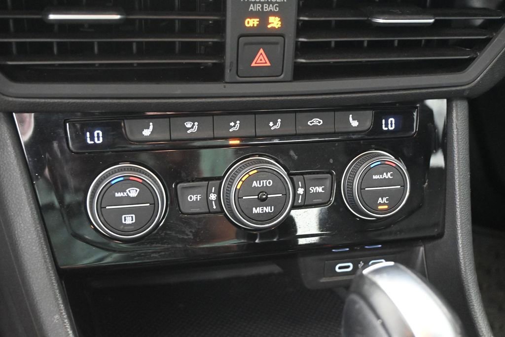 Used 2020 Volkswagen Jetta SE FWD image 13