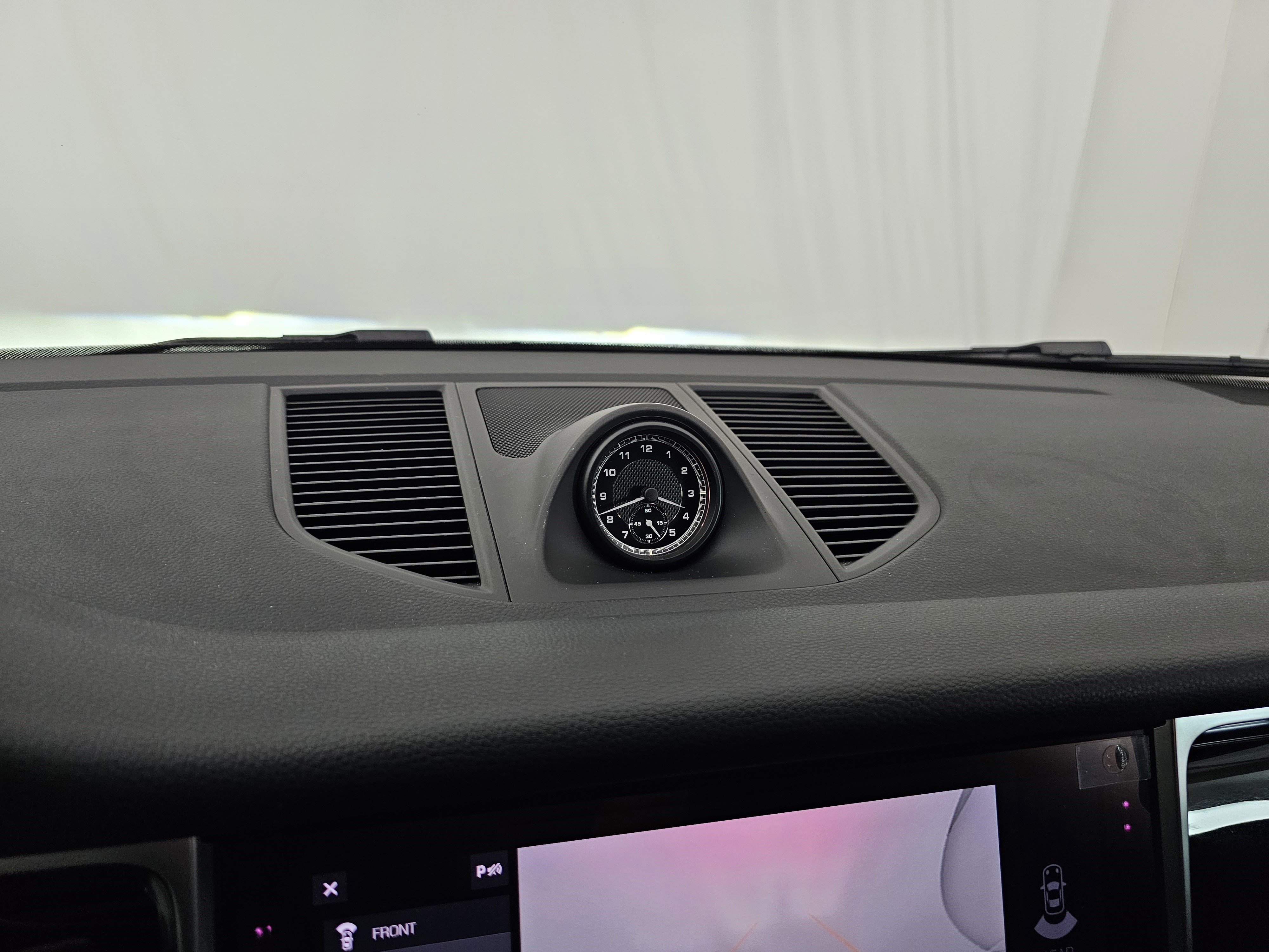 Used 2022 Porsche Macan image 39