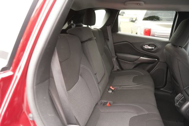 Used 2020 Jeep Cherokee Latitude image 16