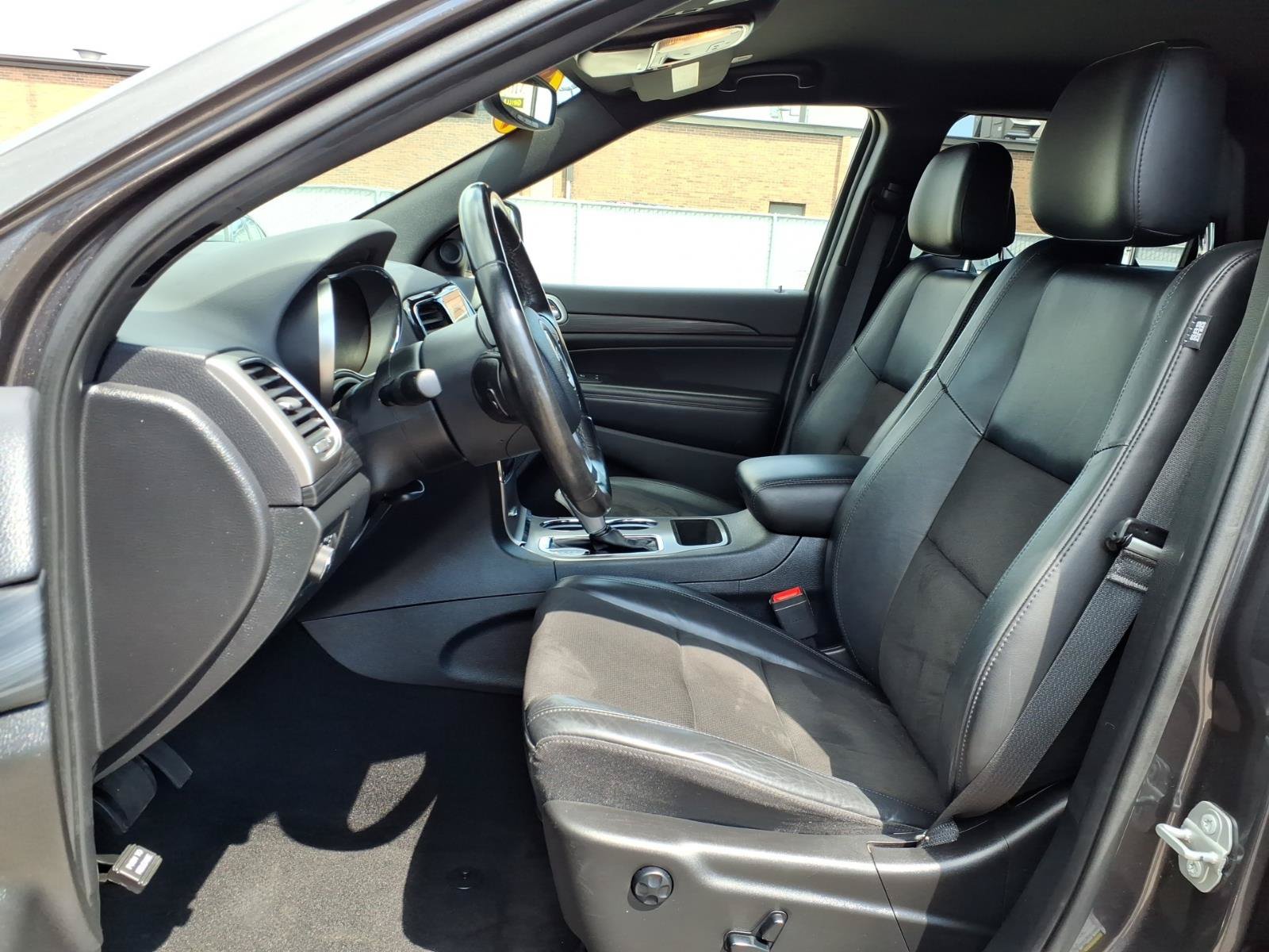 Used 2020 Jeep Grand Cherokee Altitude AWD/4WD image 16