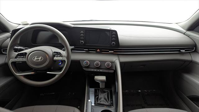 Used 2025 Hyundai Elantra SE FWD image 26