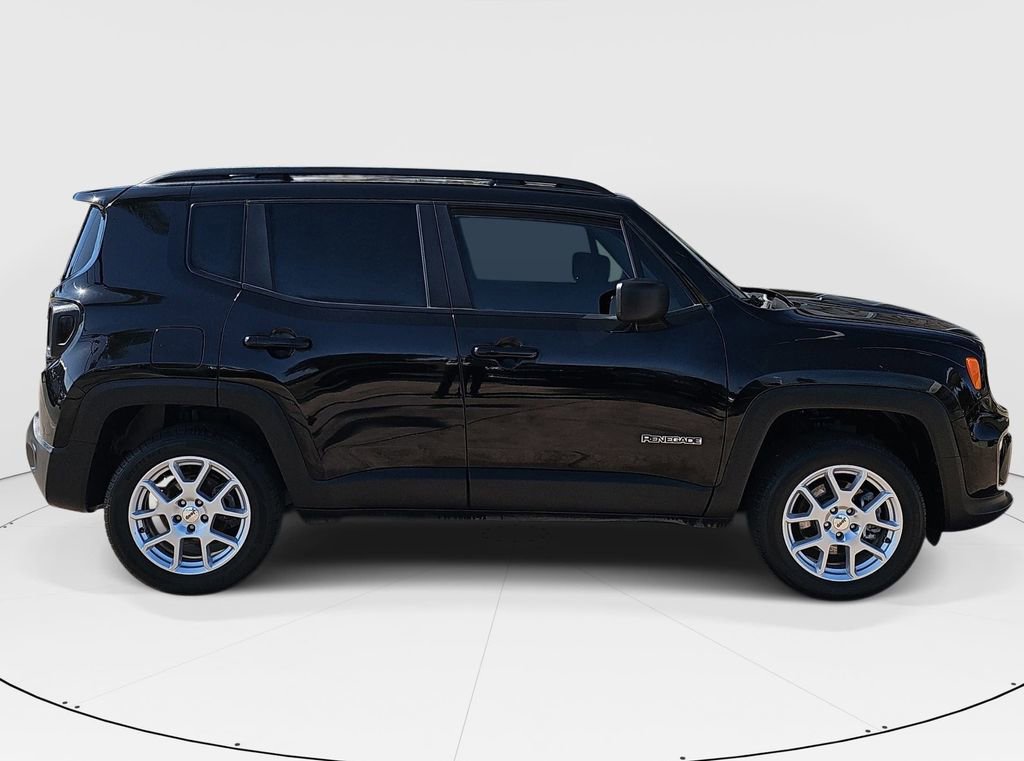 Used 2022 Jeep Renegade Latitude AWD/4WD image 2