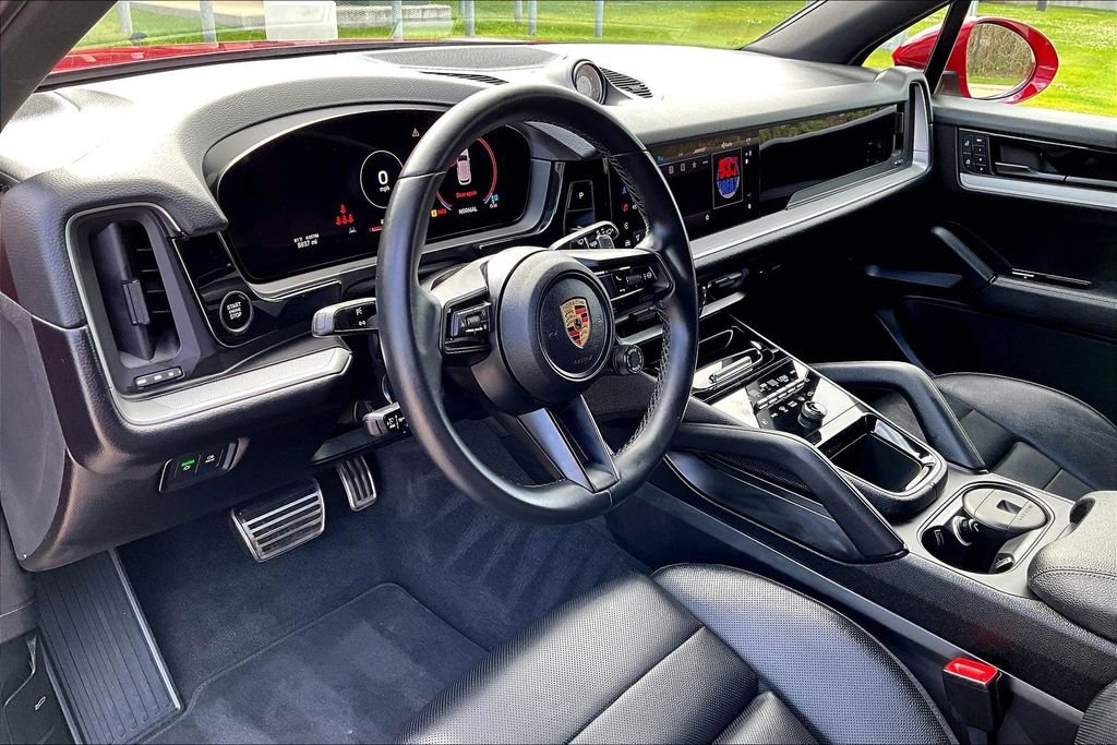 Used 2024 Porsche Cayenne AWD/4WD image 19