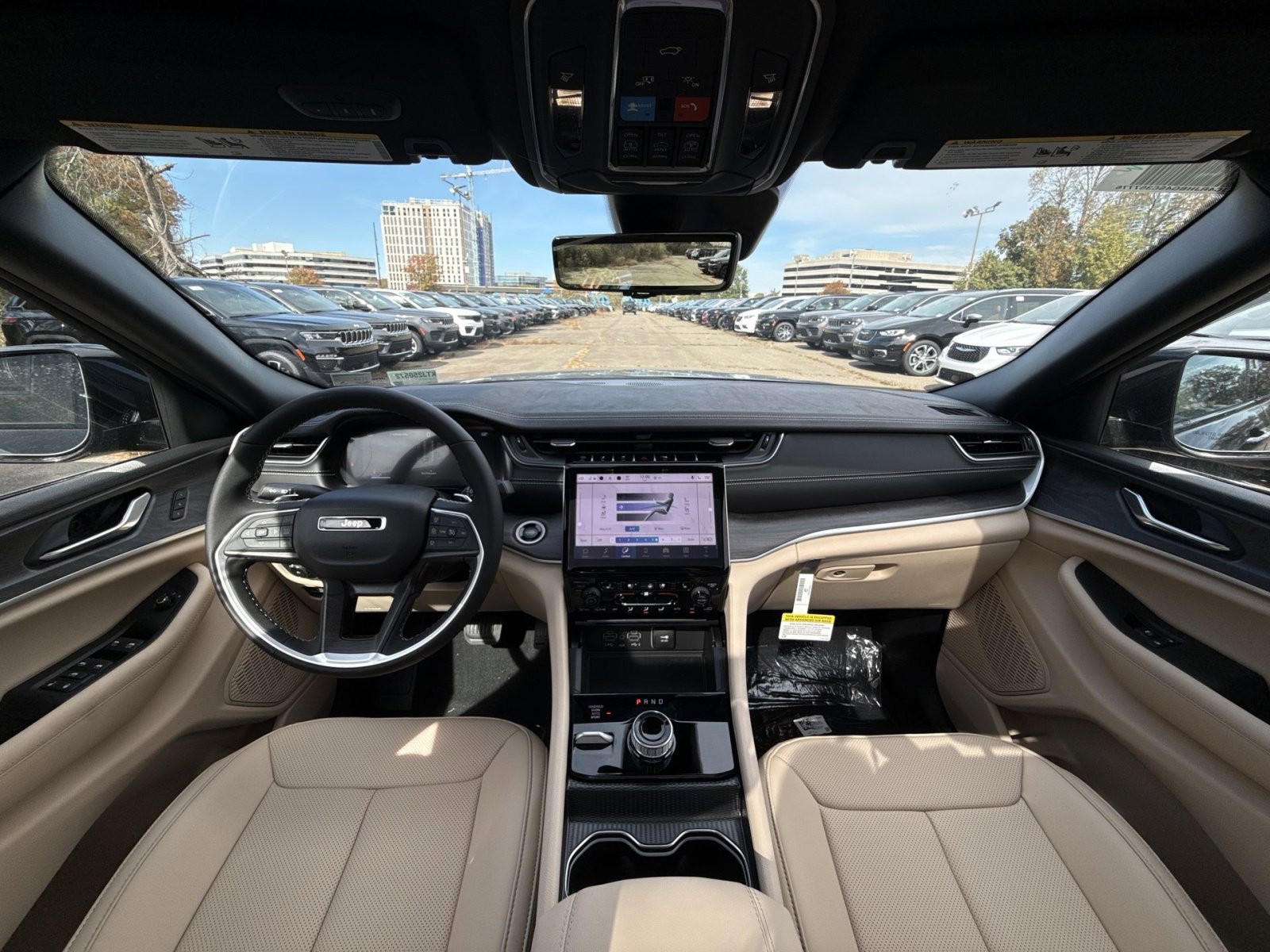 New 2025 Jeep Grand Cherokee Limited w/ Luxury Tech Group II image 23