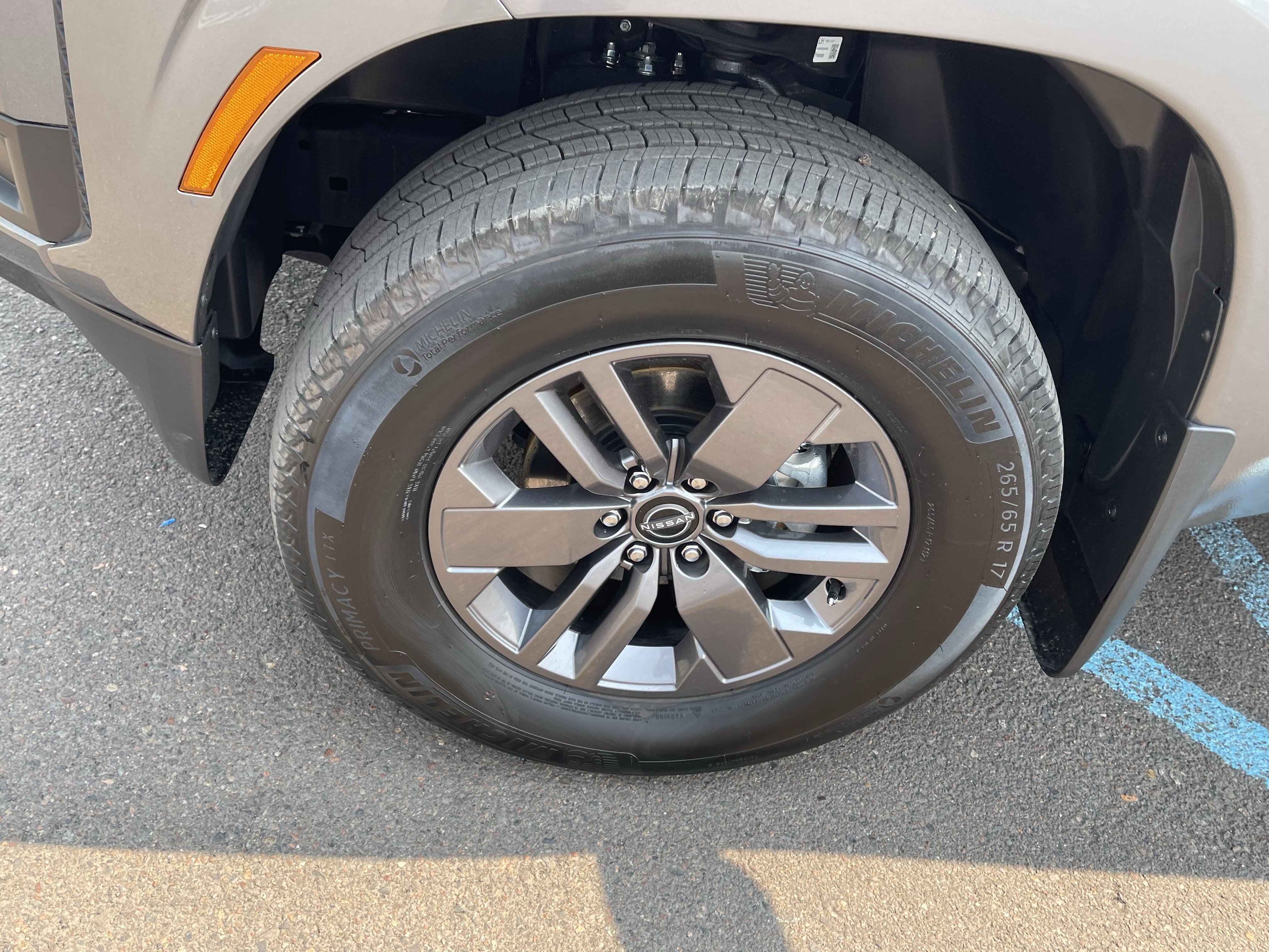 Used 2025 Nissan Frontier SV AWD/4WD image 9