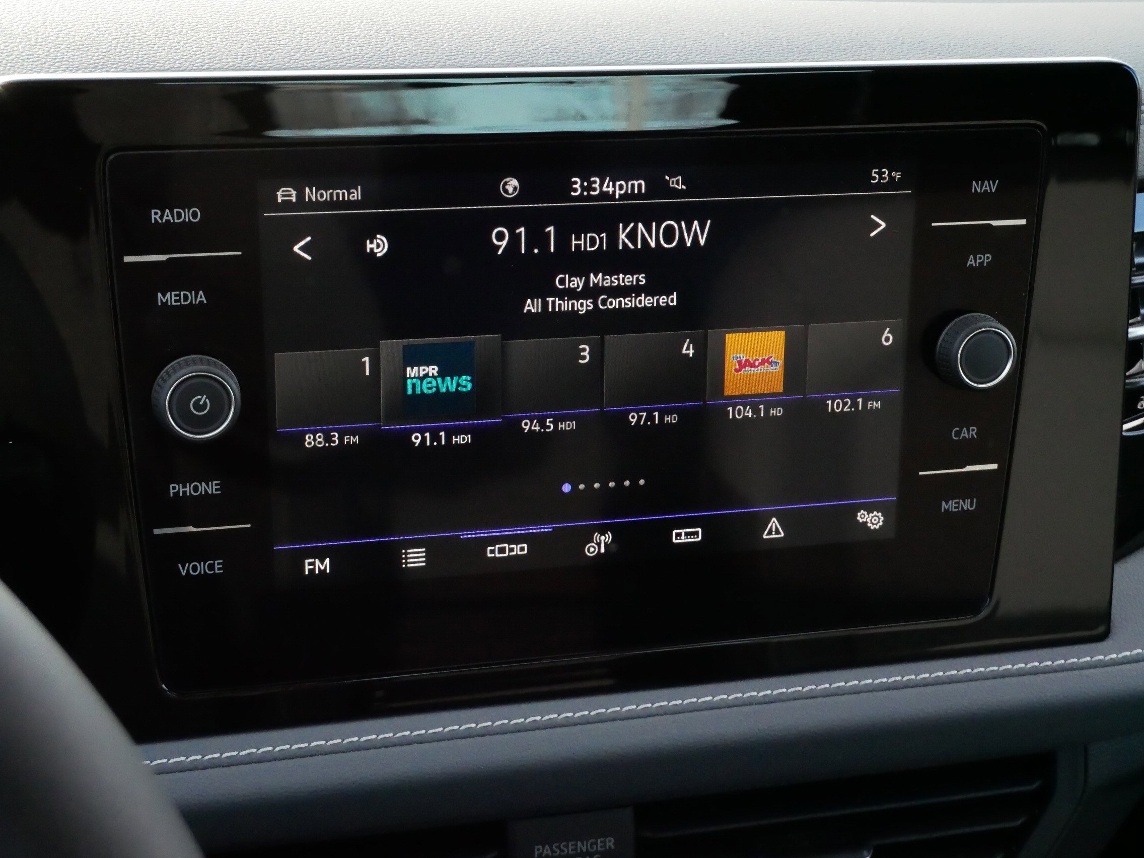 Certified 2025 Volkswagen Jetta SEL image 22