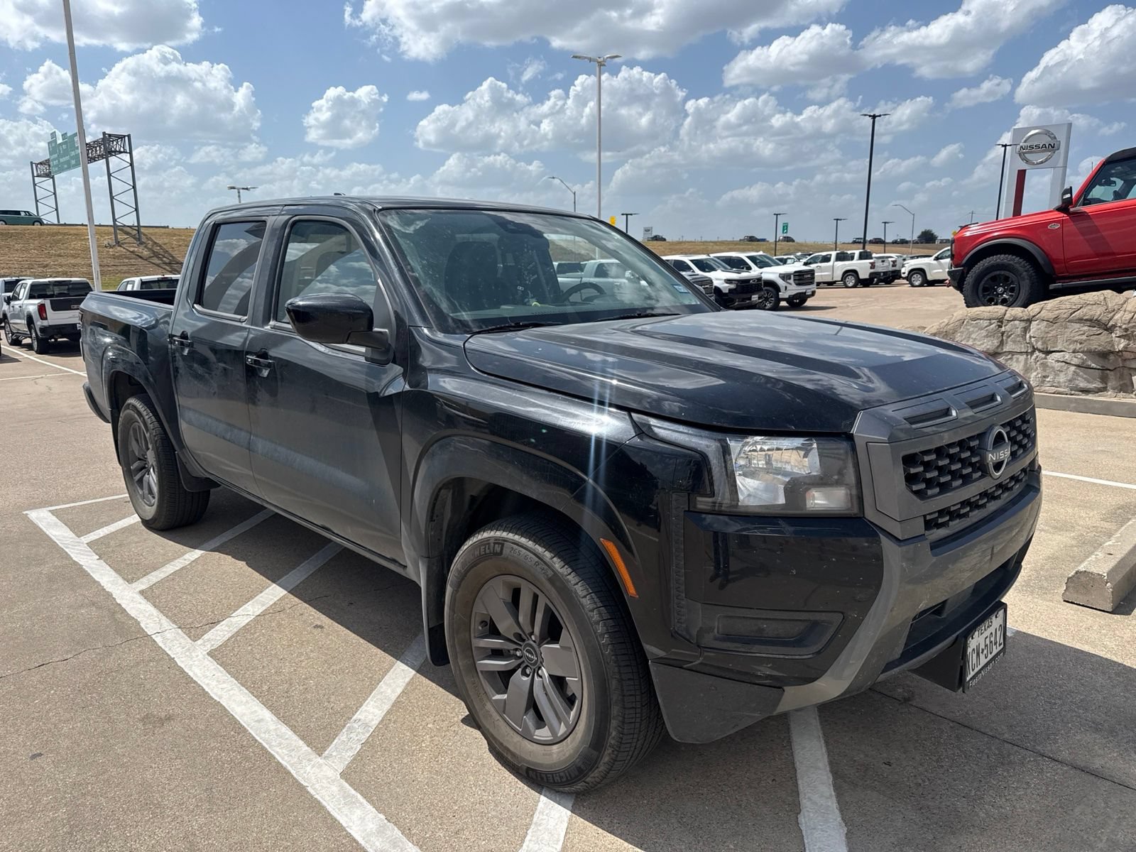 Used 2025 Nissan Frontier SV RWD image 3