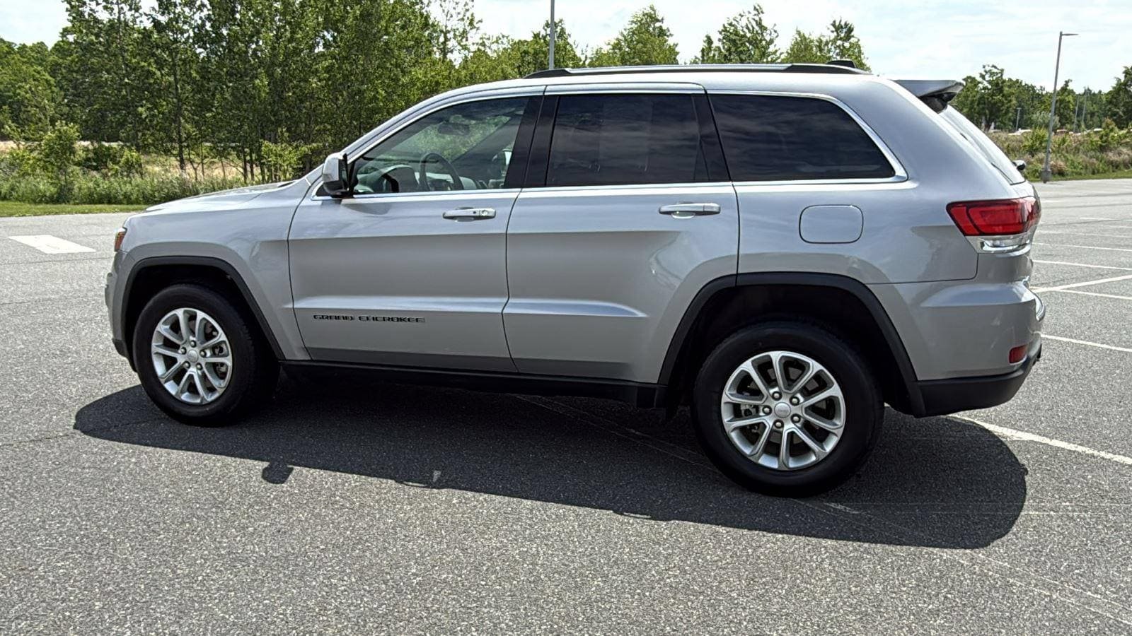 Used 2021 Jeep Grand Cherokee Laredo X AWD/4WD image 11