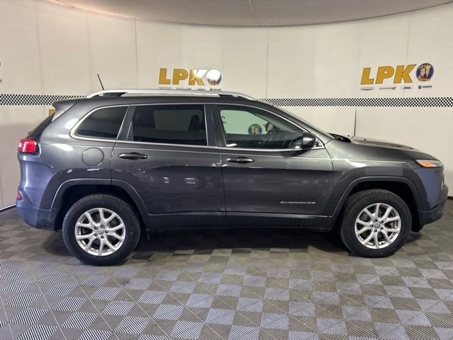 Used 2017 Jeep Cherokee Latitude w/ True North Edition AWD/4WD image 5