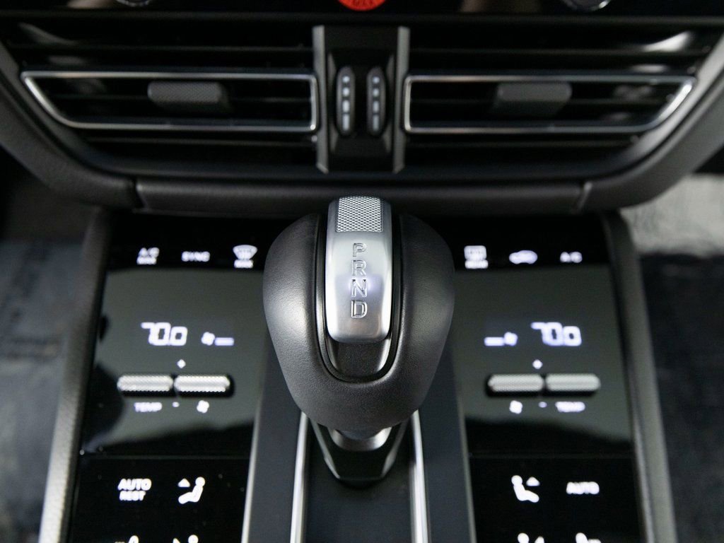 Certified 2025 Porsche Macan image 27