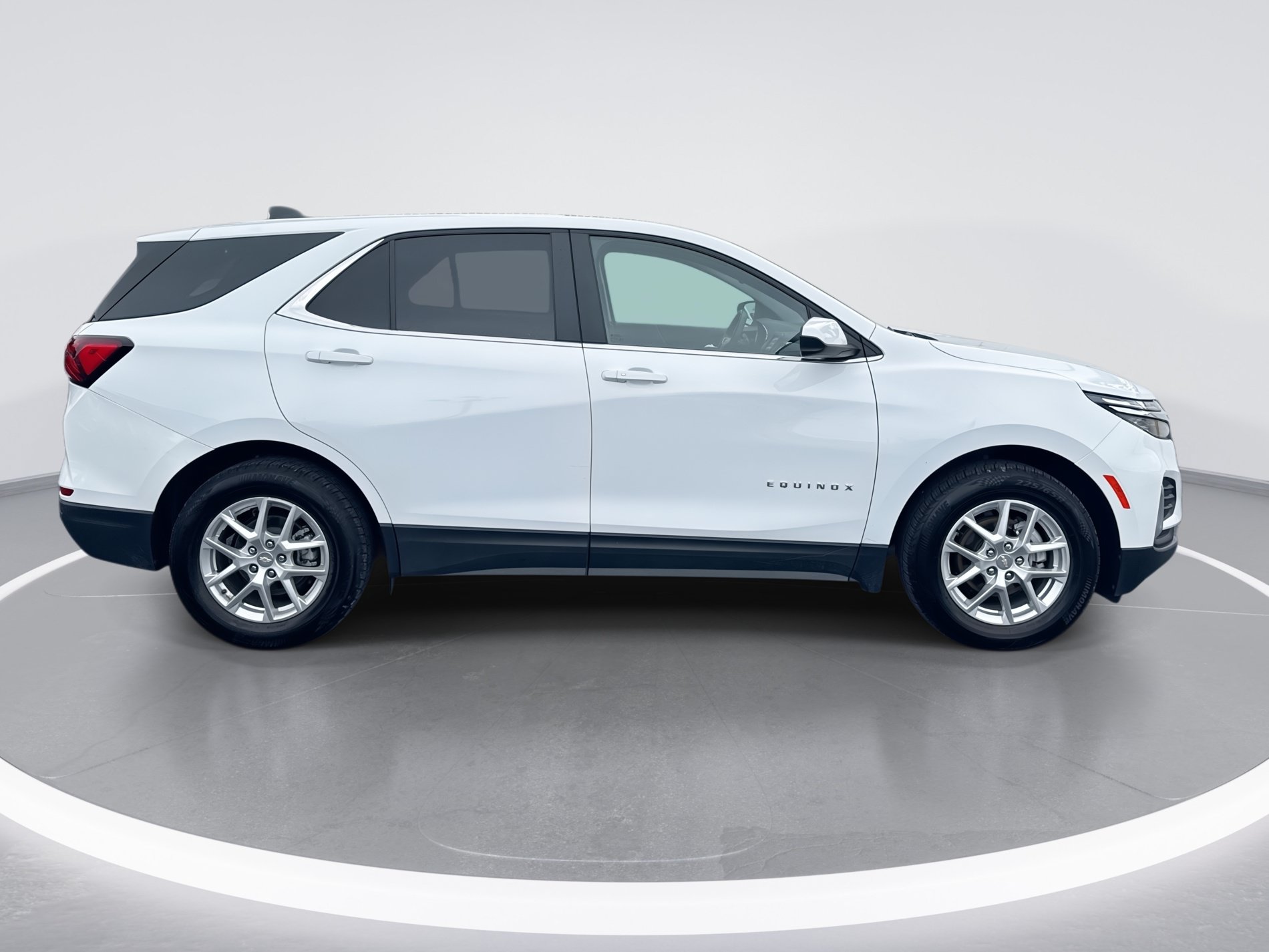 Used 2024 Chevrolet Equinox LT FWD image 3