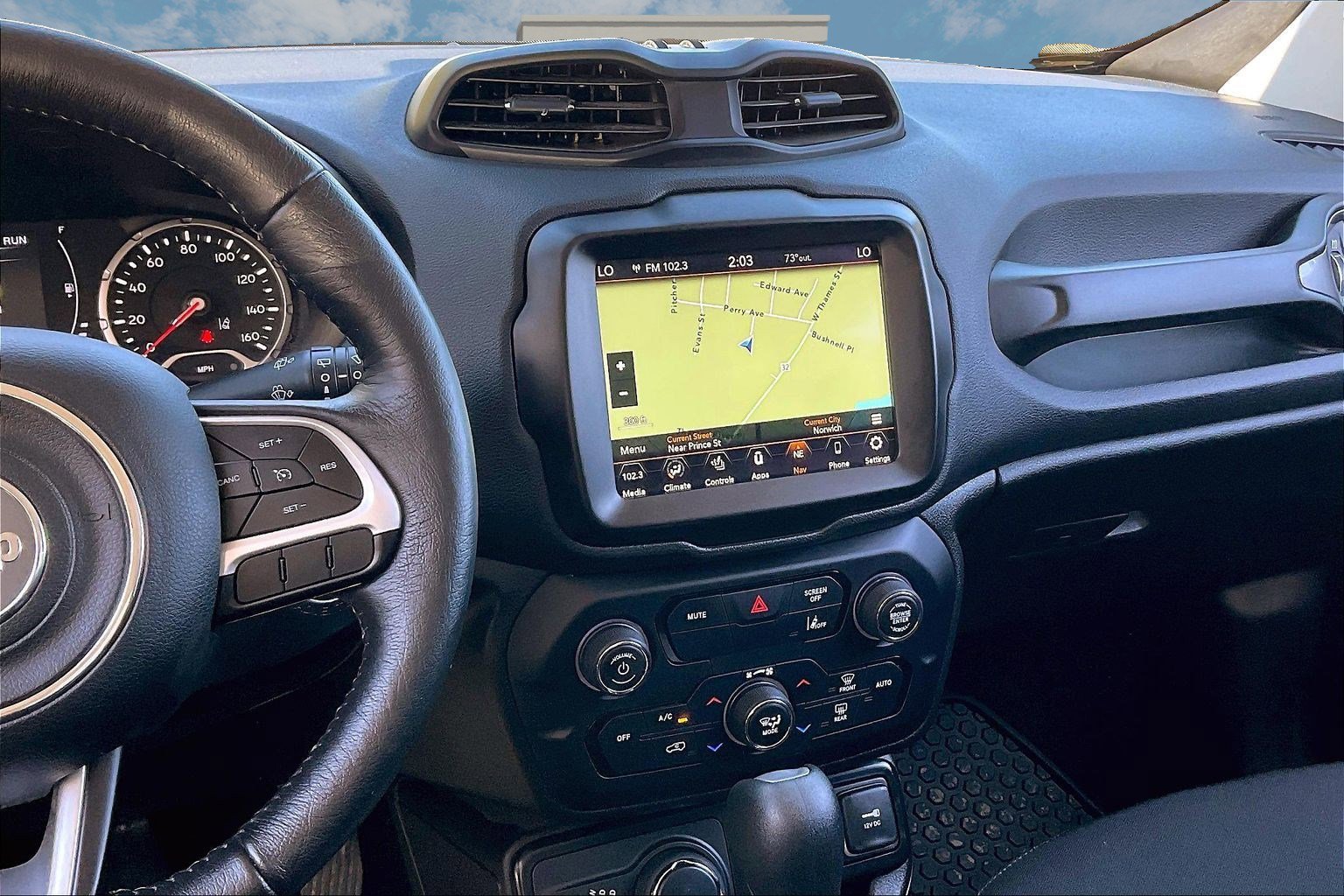 Used 2023 Jeep Renegade Latitude w/ Premium Group AWD/4WD image 6