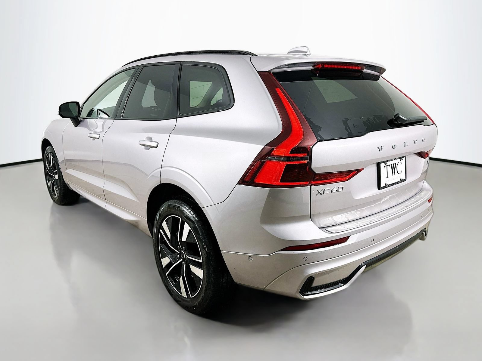 New 2026 Volvo XC60 B5 Plus w/ Protection Package Premier AWD/4WD image 7
