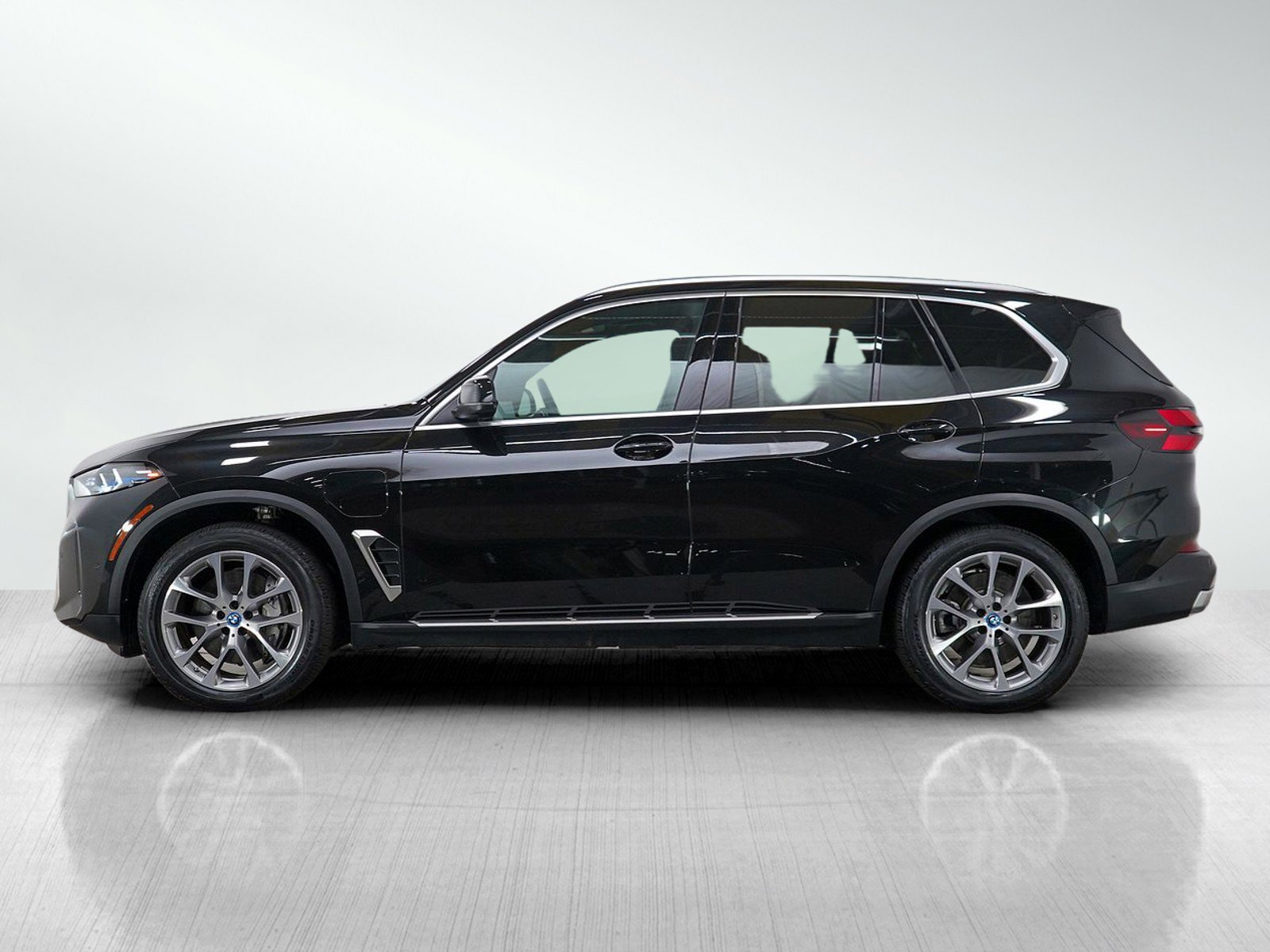 Used 2025 BMW X5 xDrive50e AWD/4WD image 2