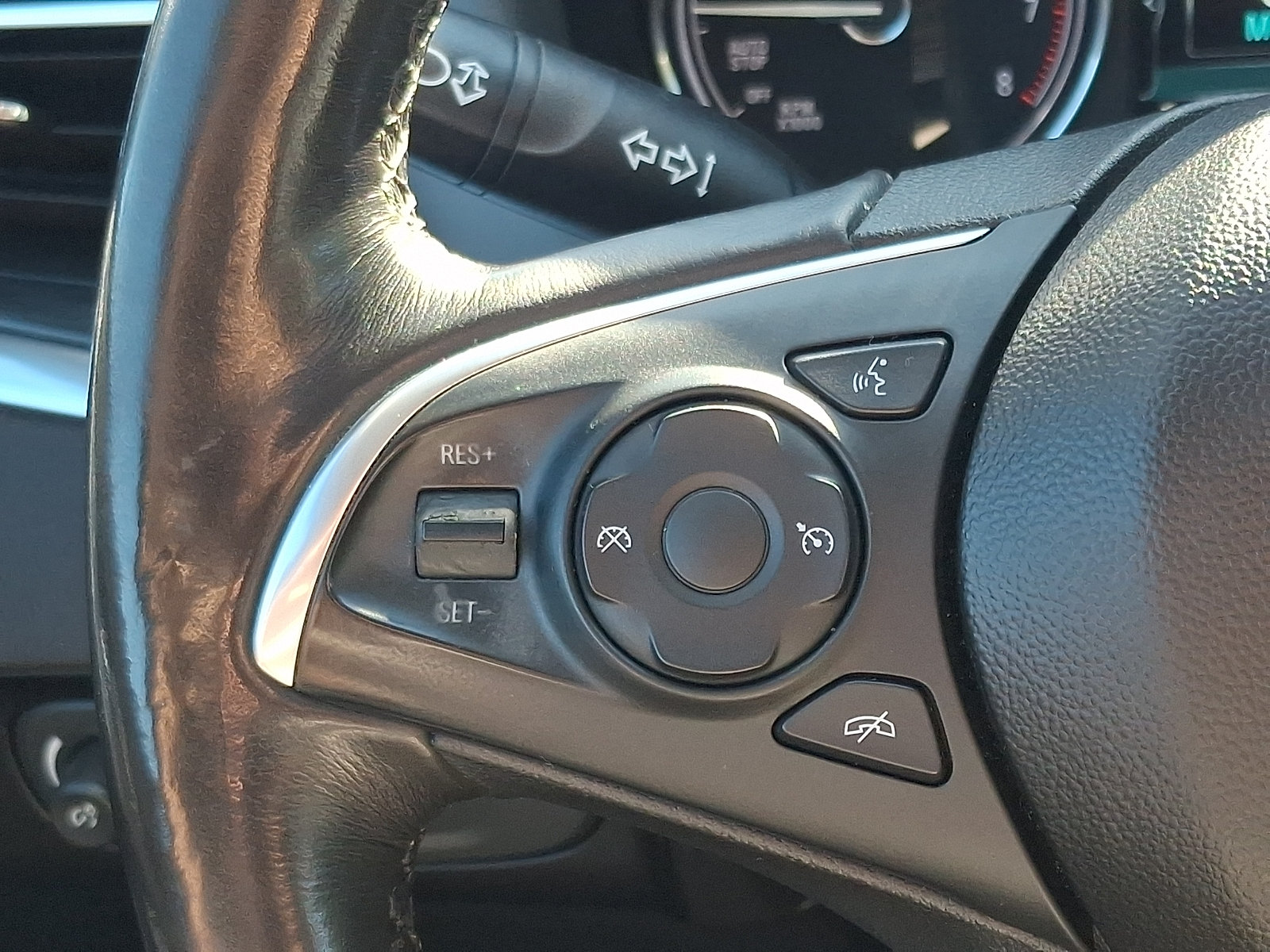 Used 2018 Buick Enclave Essence AWD/4WD image 24