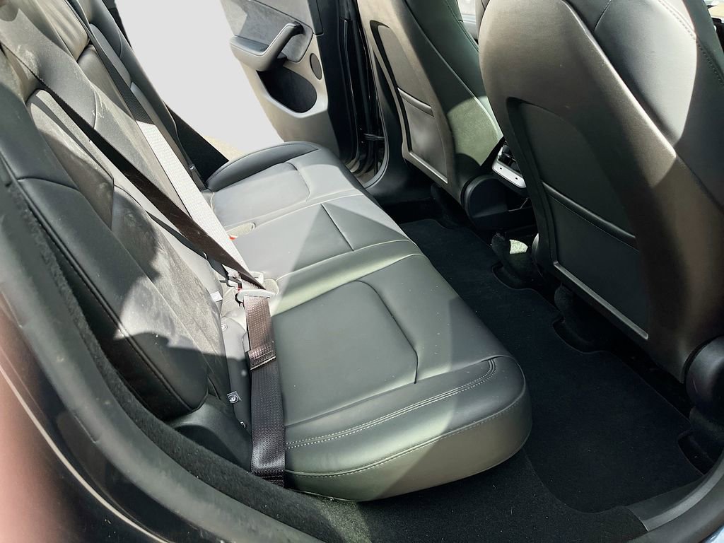 Used 2025 Tesla Model Y Long Range AWD/4WD image 25