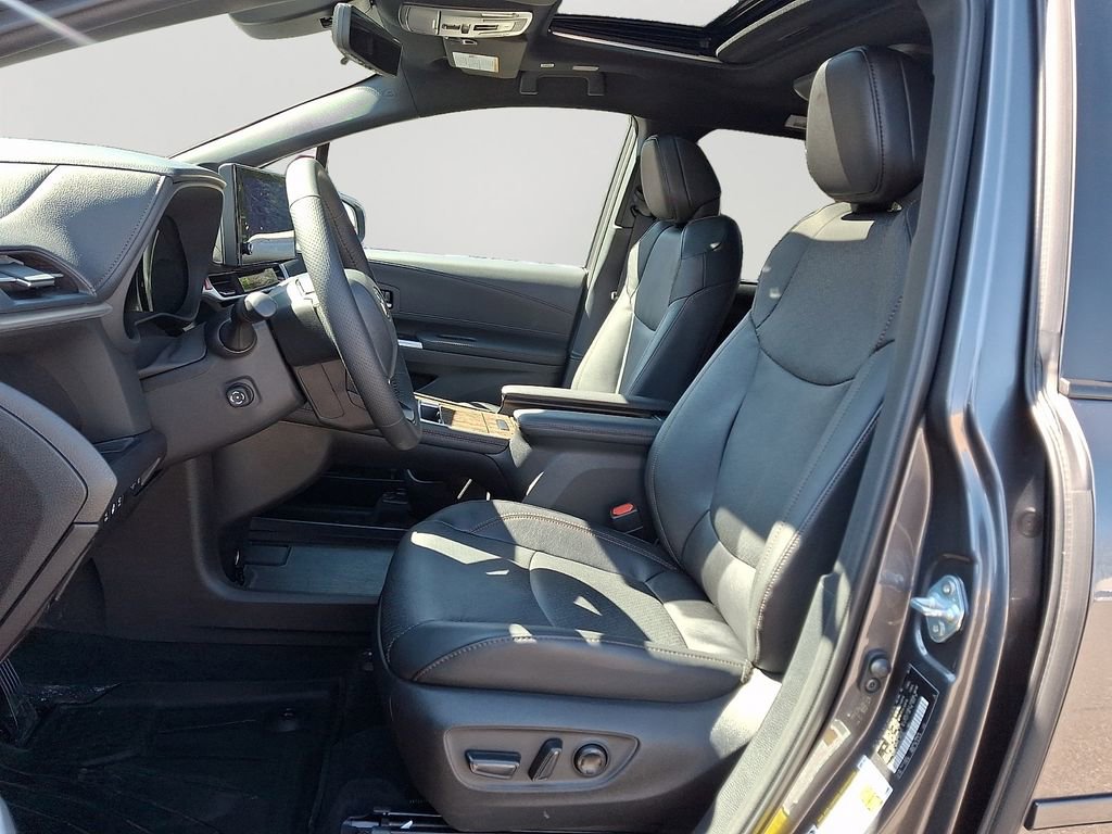 Used 2025 Toyota Sienna Platinum image 14