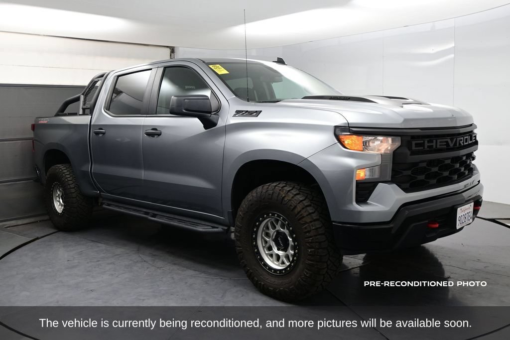 Used 2025 Chevrolet Silverado 1500 Custom Trail Boss w/ LPO, Dark Essentials Package AWD/4WD image 3