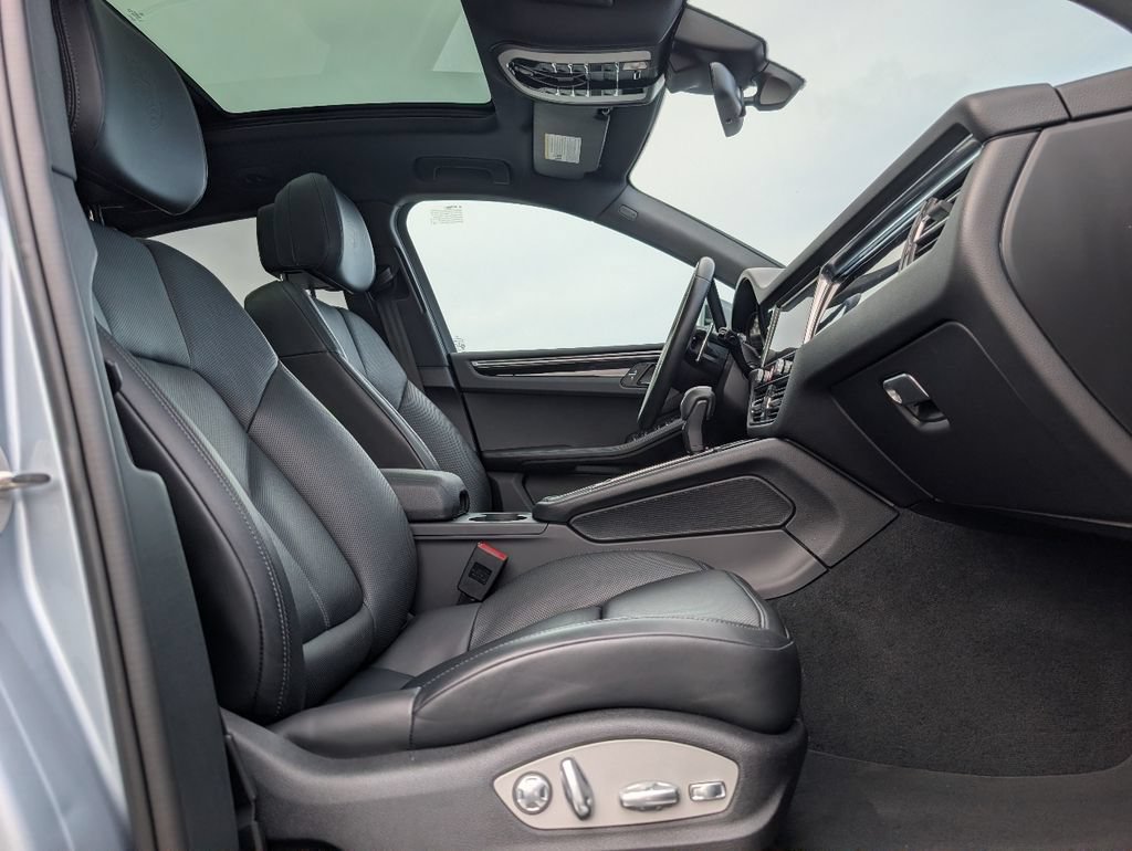 Used 2024 Porsche Macan AWD/4WD image 17