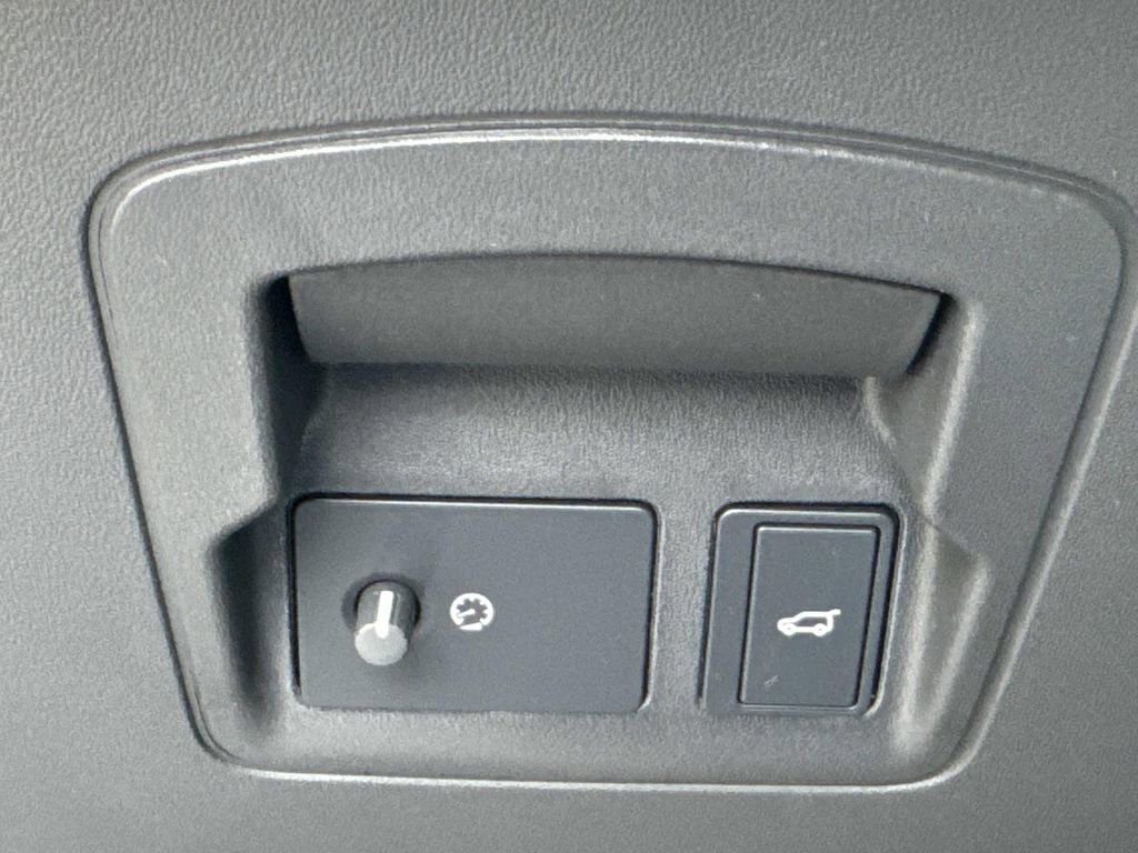 New 2026 Land Rover Range Rover Velar Dynamic SE image 28